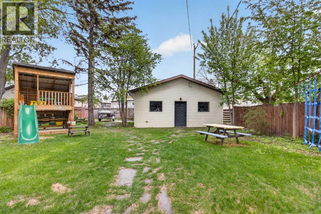 6132 33 Avenue NW — photo 34