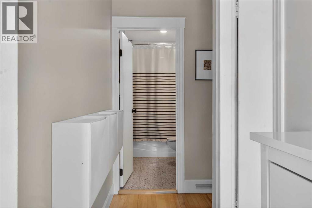 6132 33 Avenue NW - photo 4