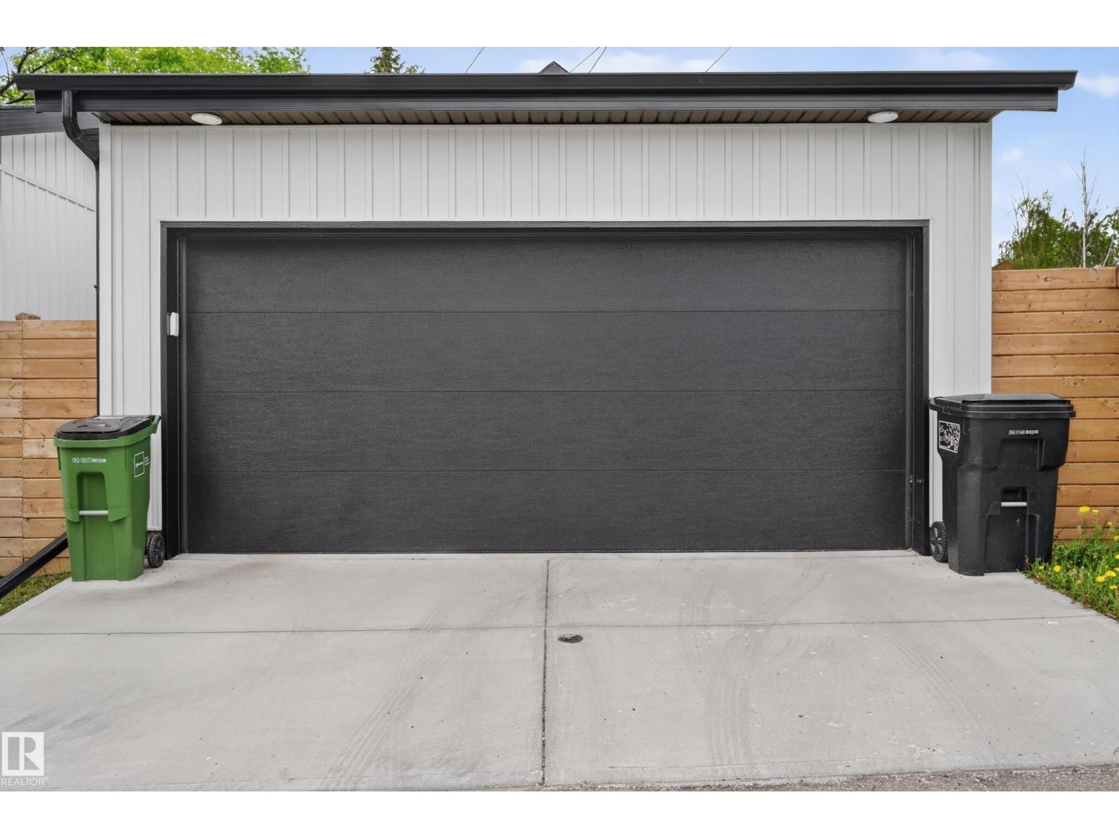 9108 64 AV NW - 63