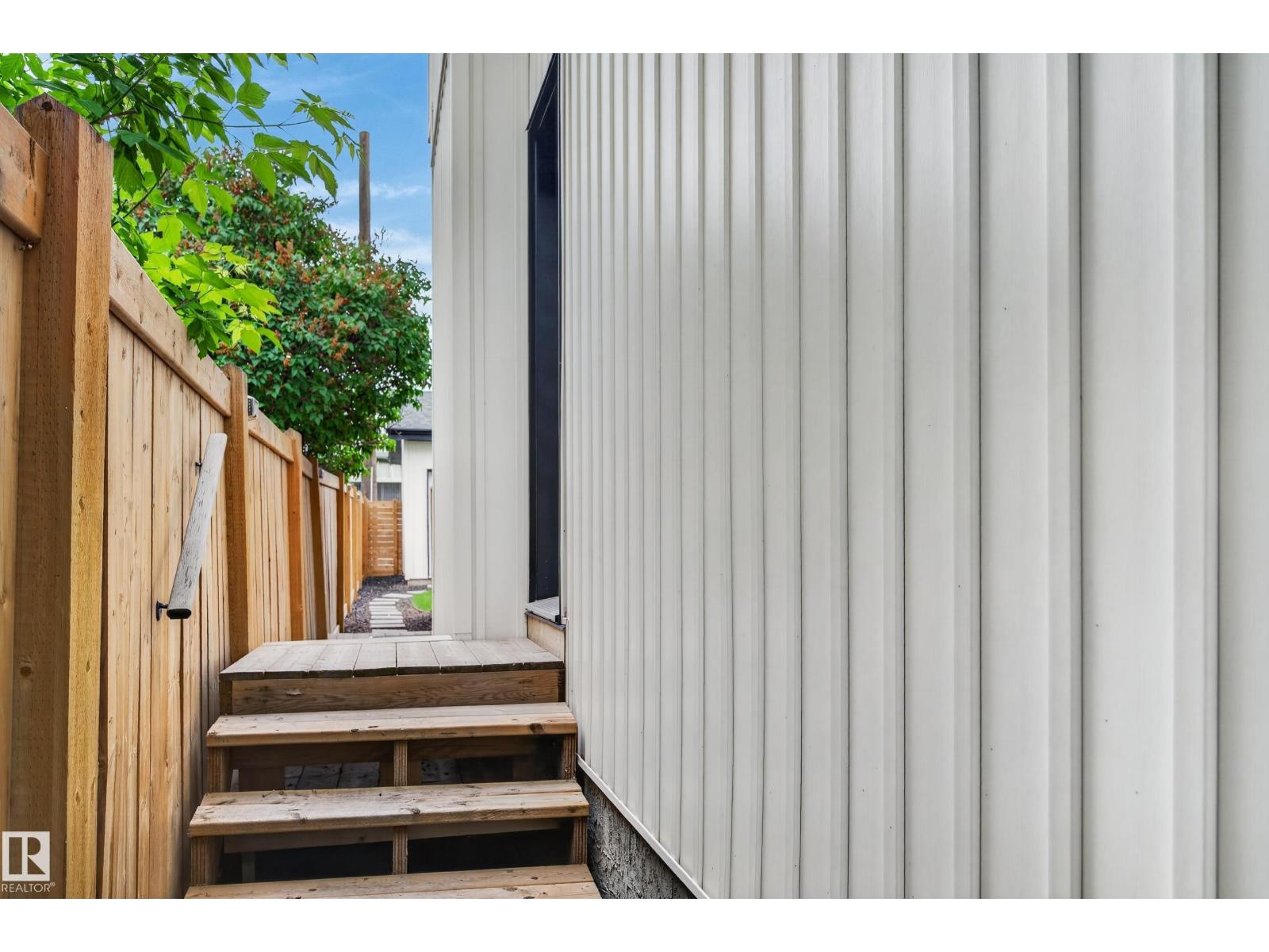 9108 64 AV NW - 55