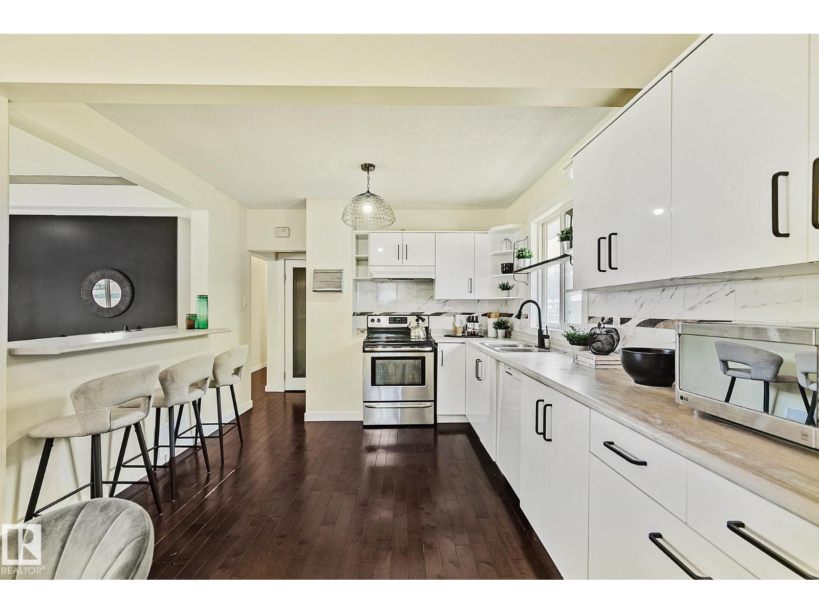 11334 52 ST NW - 14