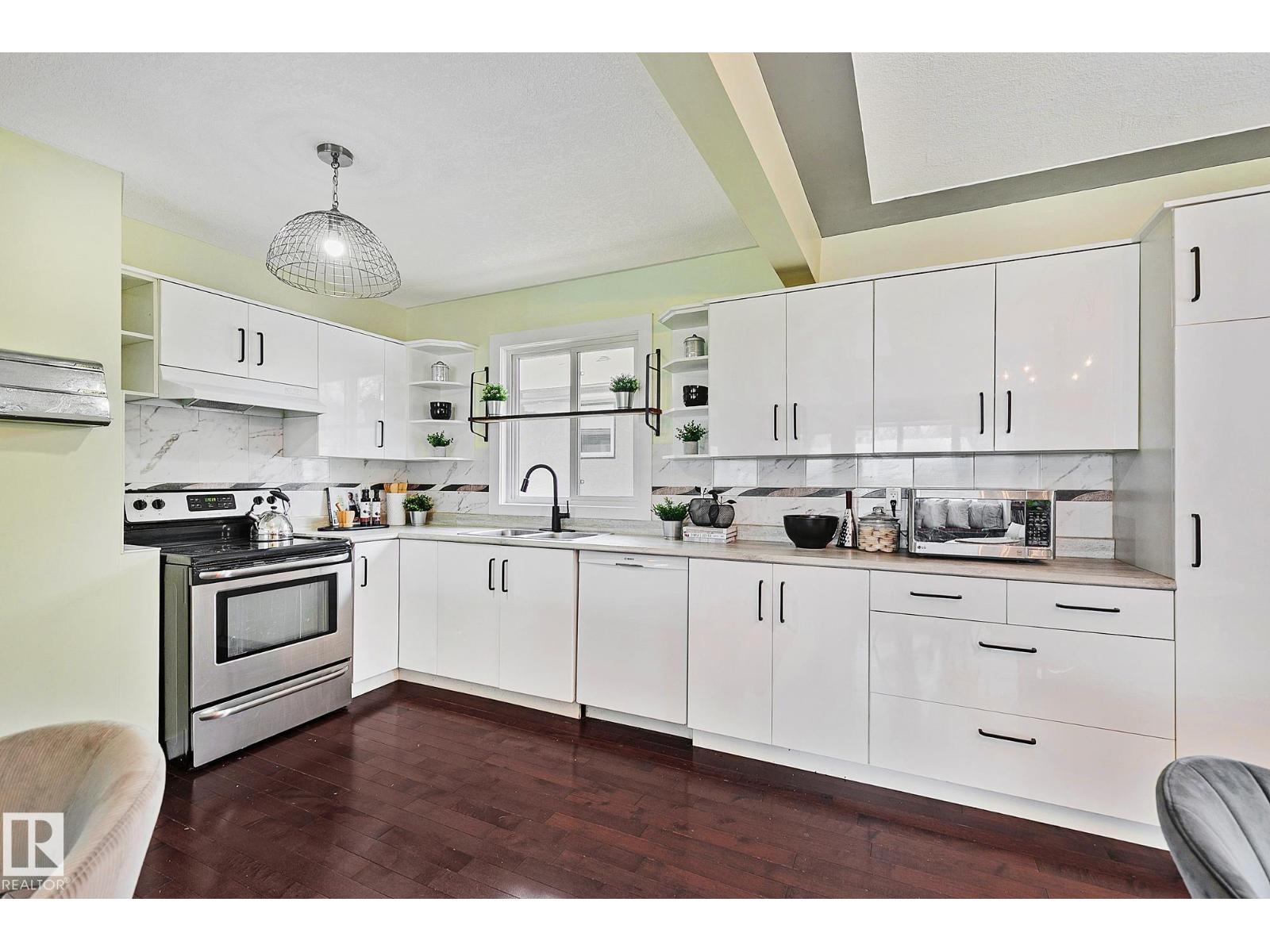 11334 52 ST NW - 15