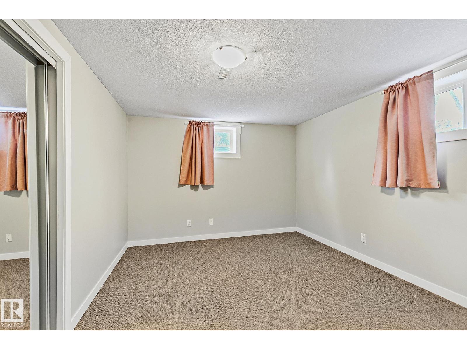 11334 52 ST NW - 27