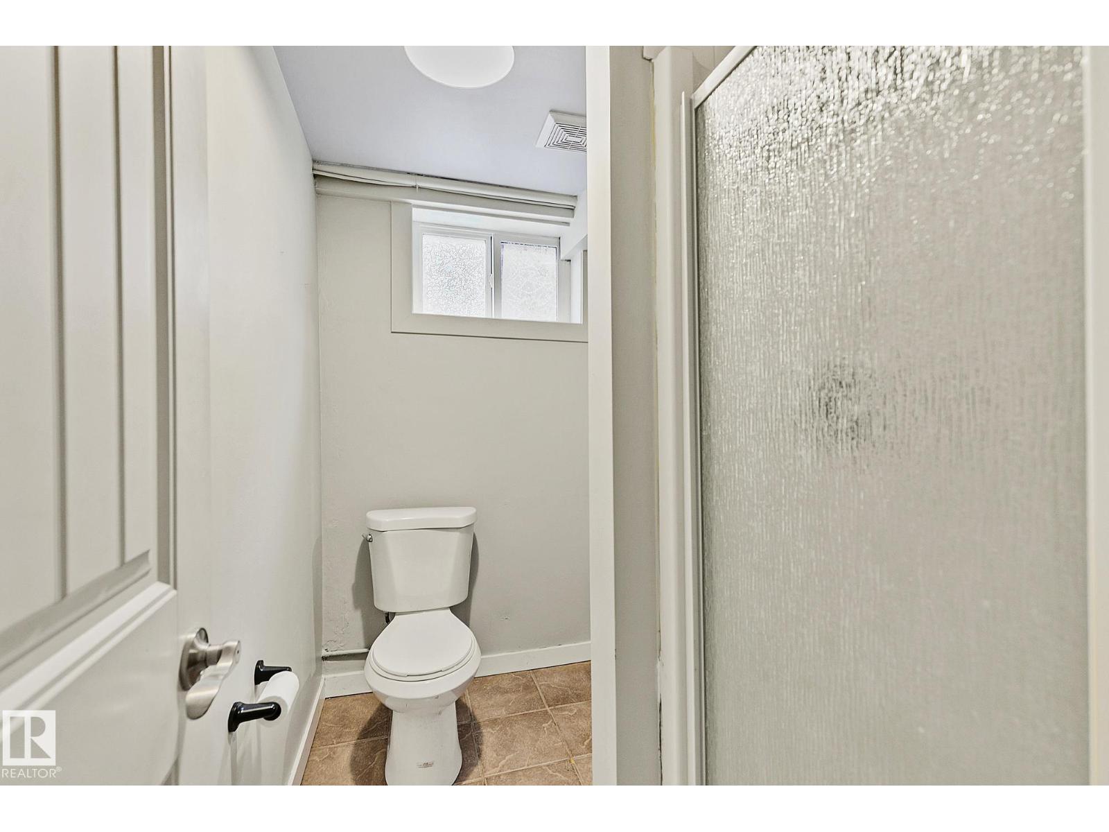11334 52 ST NW - 29
