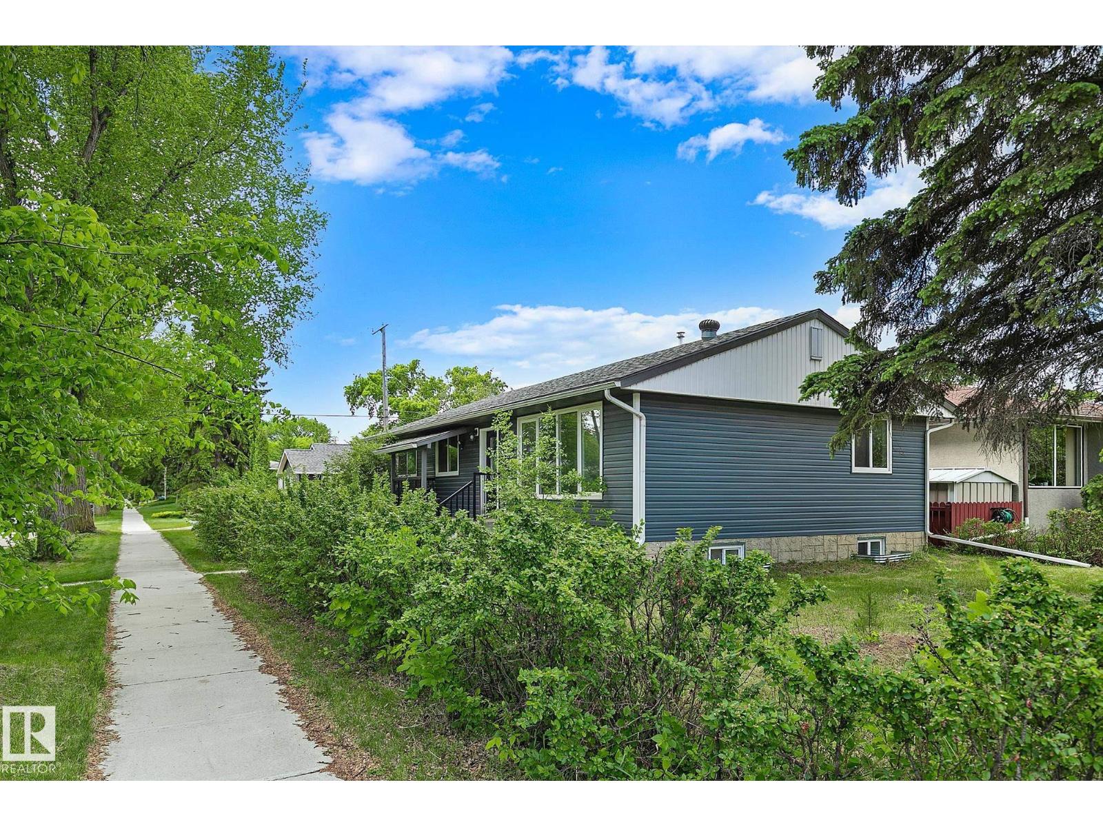11334 52 ST NW - 32