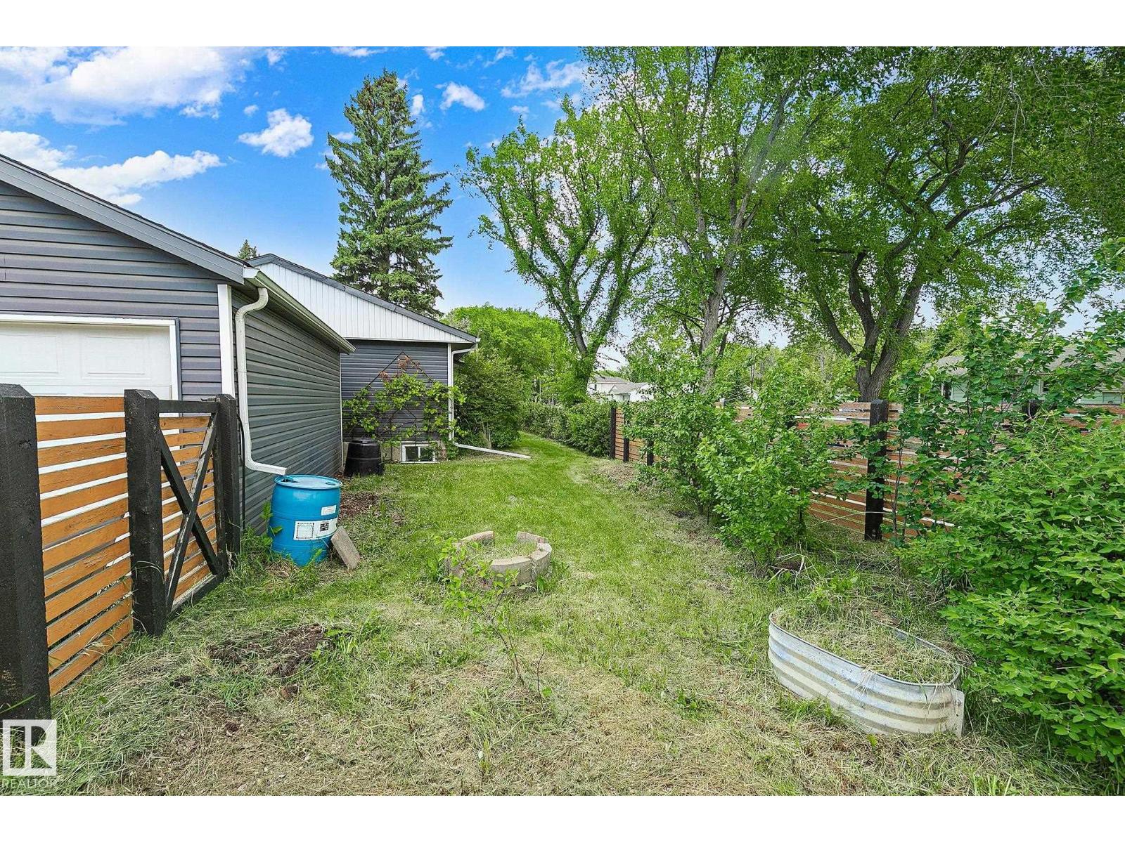11334 52 ST NW - 34