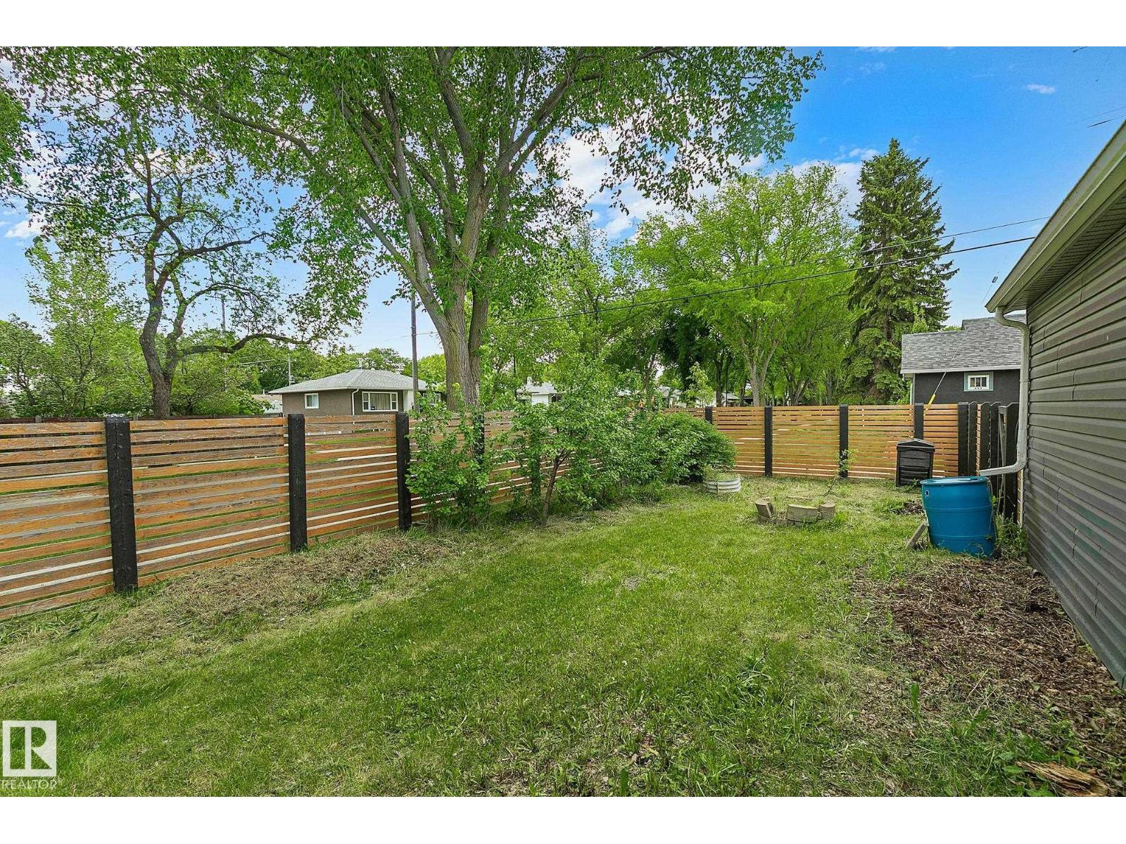 11334 52 ST NW - 35