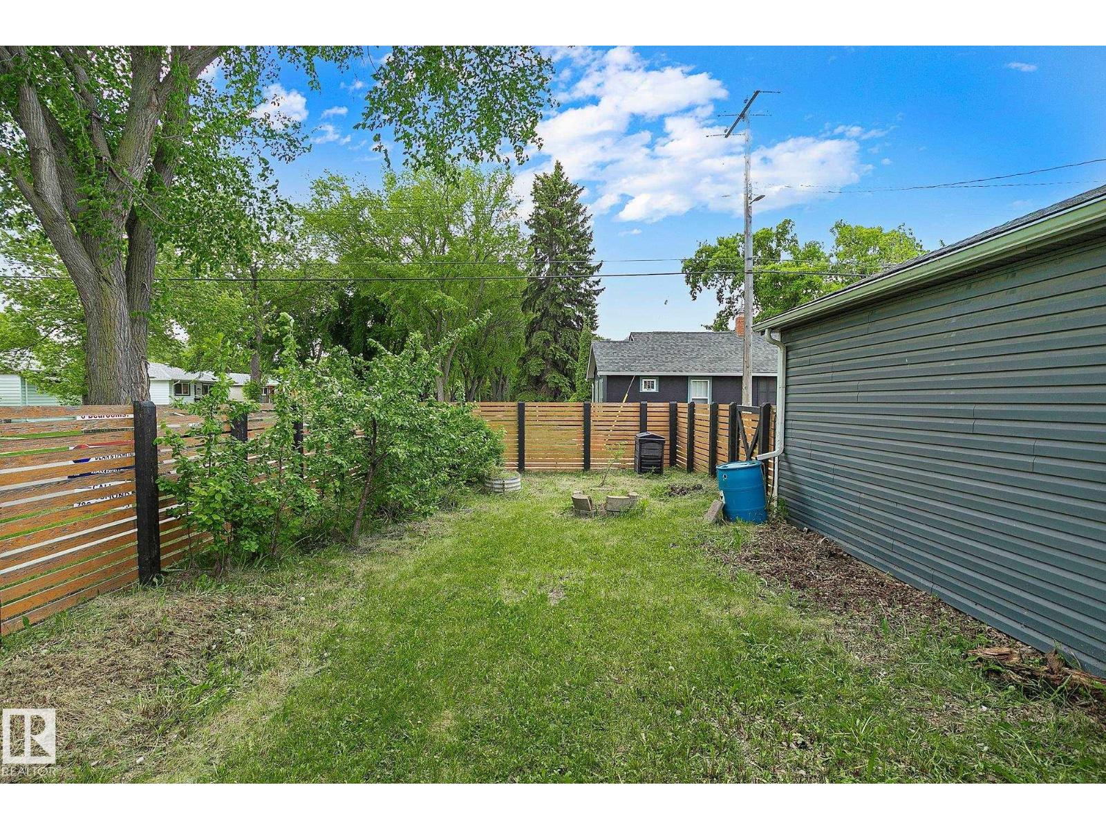 11334 52 ST NW - 37