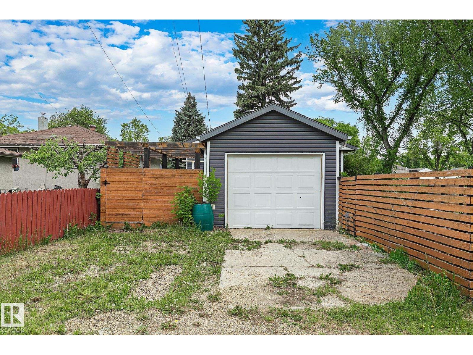11334 52 ST NW - 38