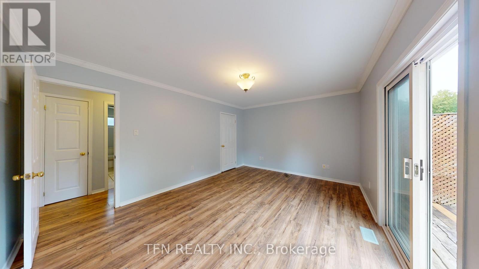 1048 GILMORE AVENUE - 10