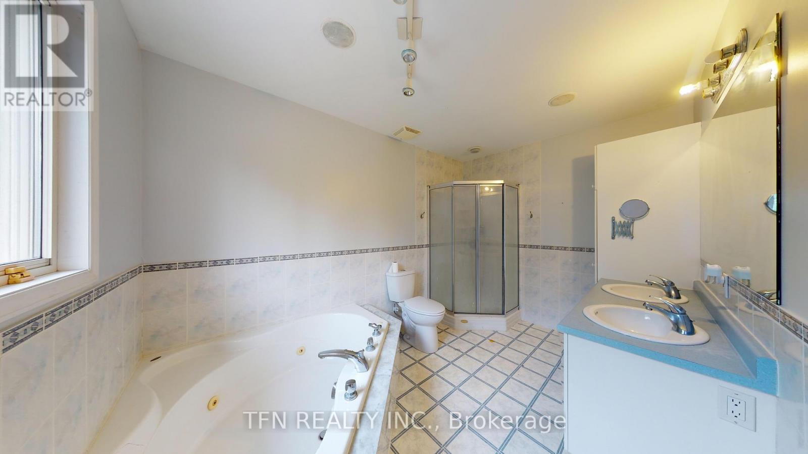 1048 GILMORE AVENUE - 13