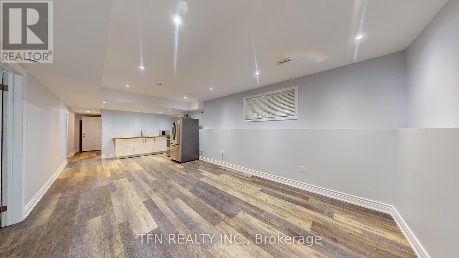 1048 GILMORE AVENUE - 19