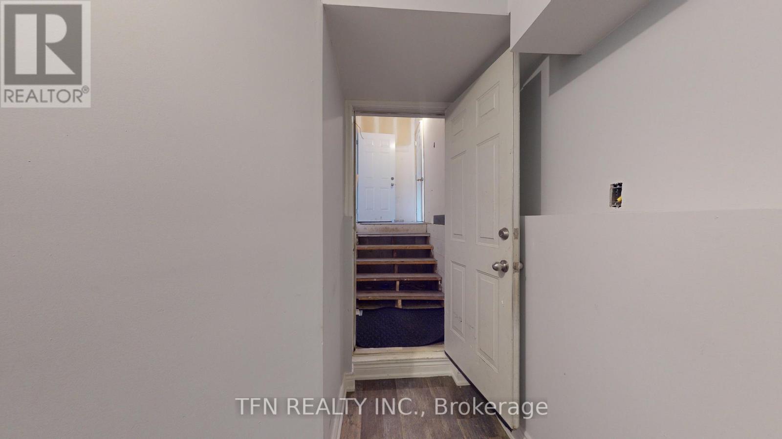 1048 GILMORE AVENUE - 20