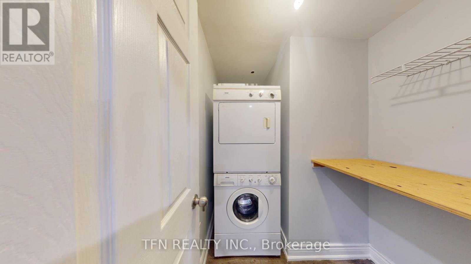 1048 GILMORE AVENUE - 21