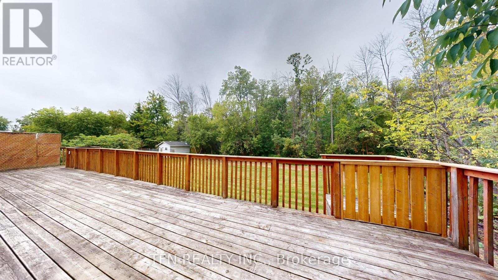 1048 GILMORE AVENUE - 23