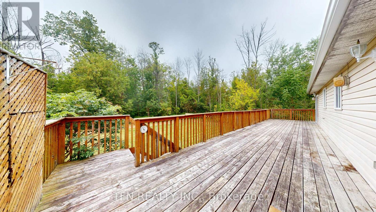 1048 GILMORE AVENUE - 24