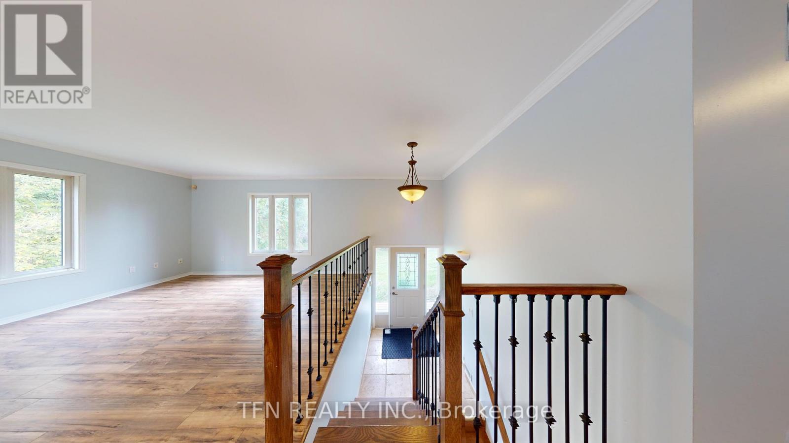 1048 GILMORE AVENUE - 4