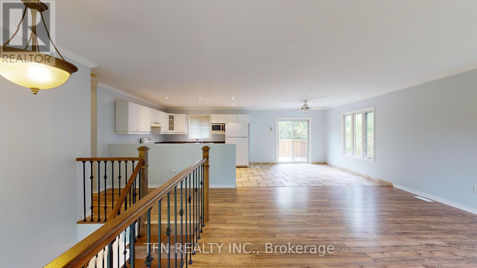 1048 GILMORE AVENUE - 6