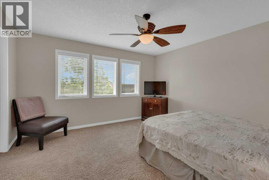 Huge primary bedroom