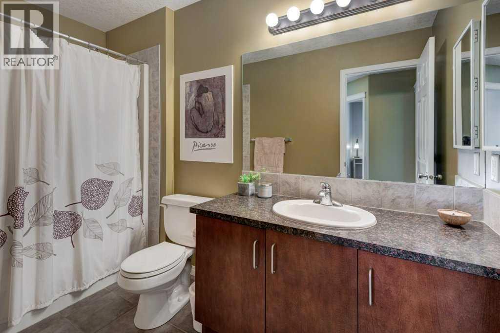 4-pc main bathroom
