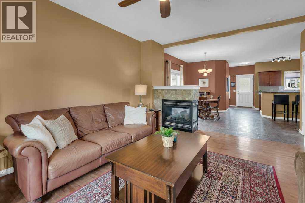 Living room with 3-way fireplace