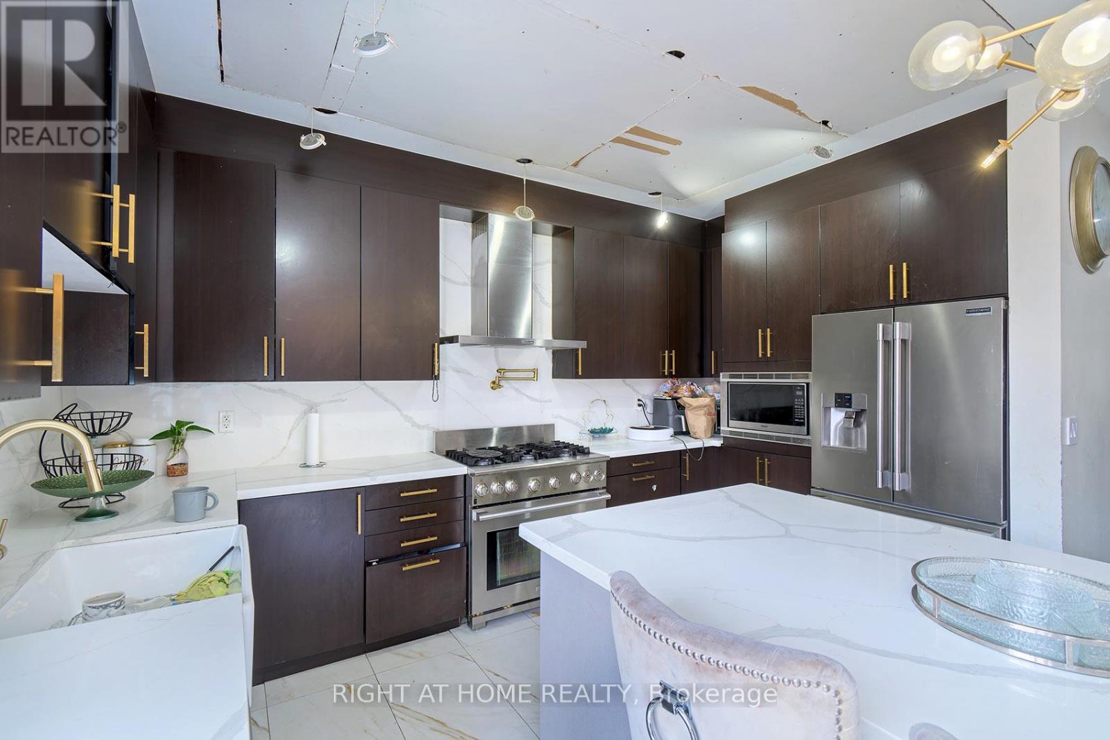 247 ROWE TERRACE - 10