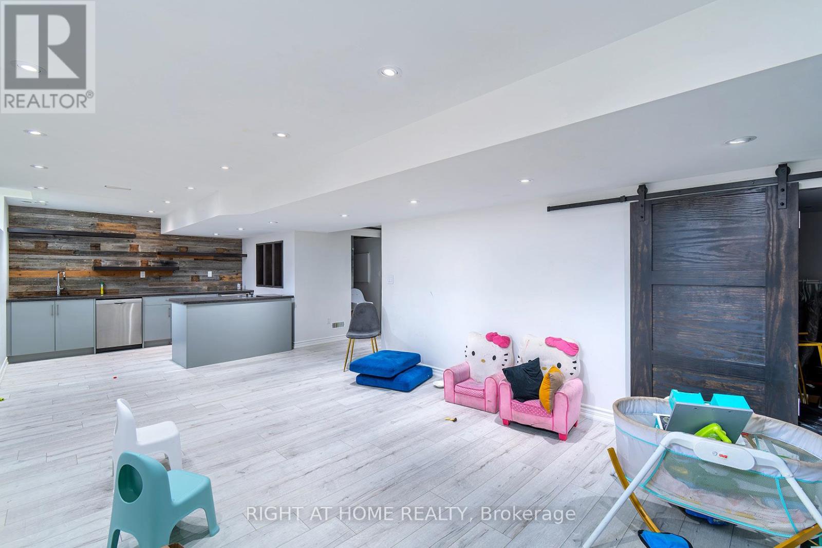 247 ROWE TERRACE - 30