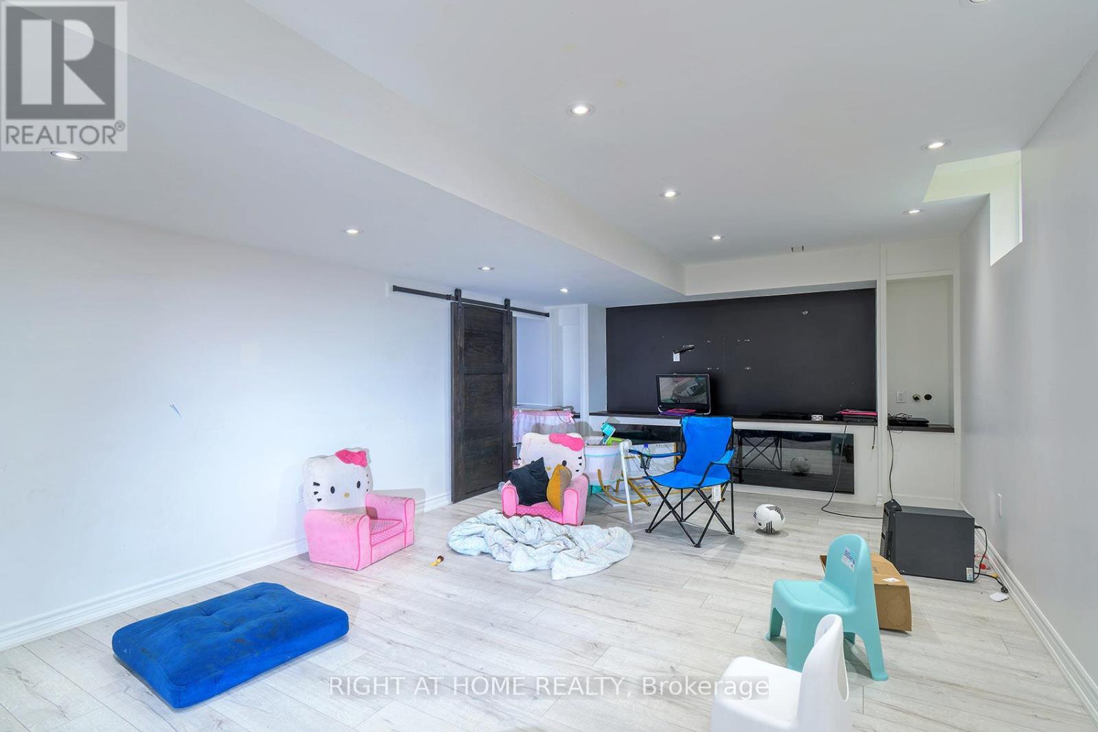 247 ROWE TERRACE - 31