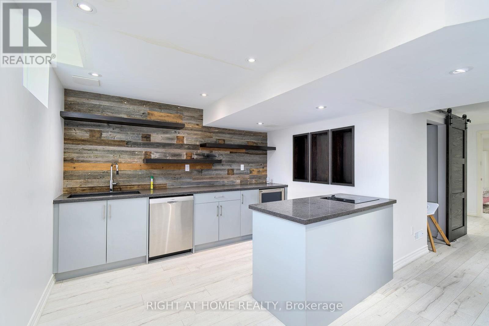 247 ROWE TERRACE - 32