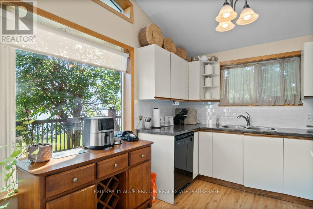 122 BAYVIEW DRIVE - 11