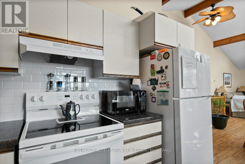122 BAYVIEW DRIVE - 12