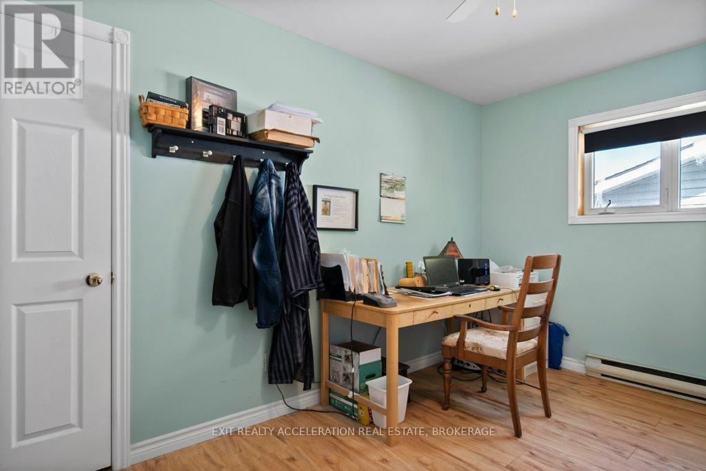 122 BAYVIEW DRIVE - 17