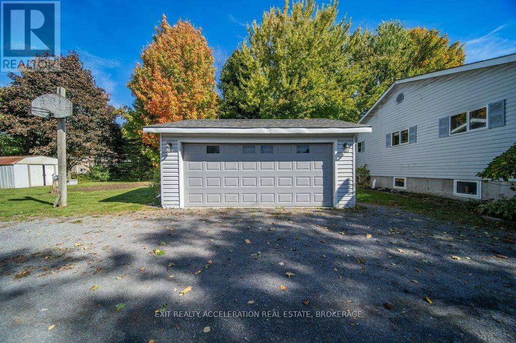 122 BAYVIEW DRIVE - 37