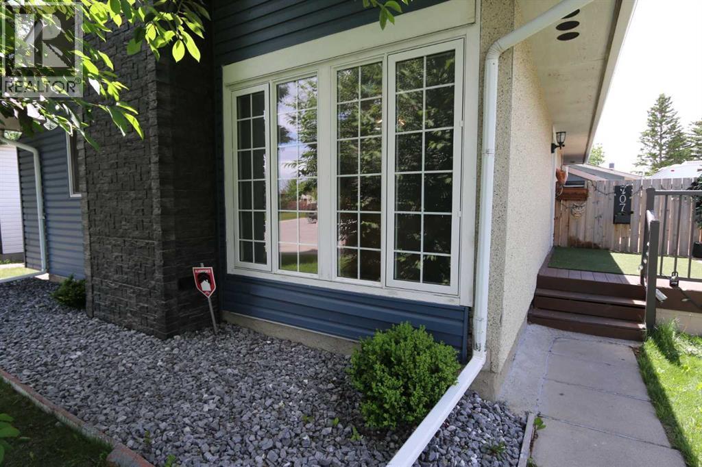 707 Malvern Drive NE - photo 2