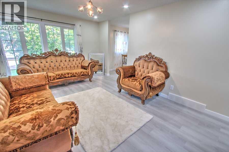 707 Malvern Drive NE — photo 8