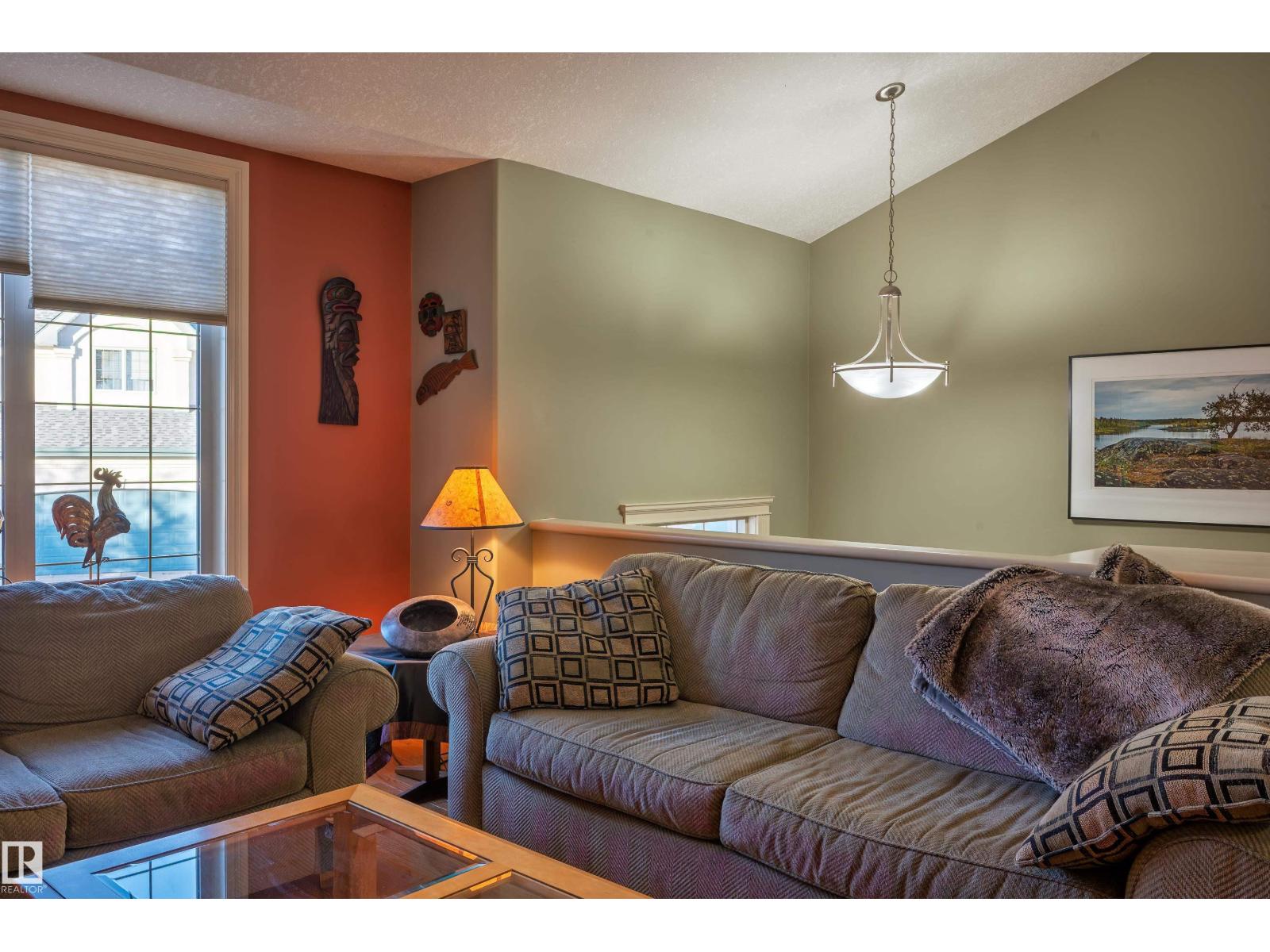 11686 15 AV NW - 8