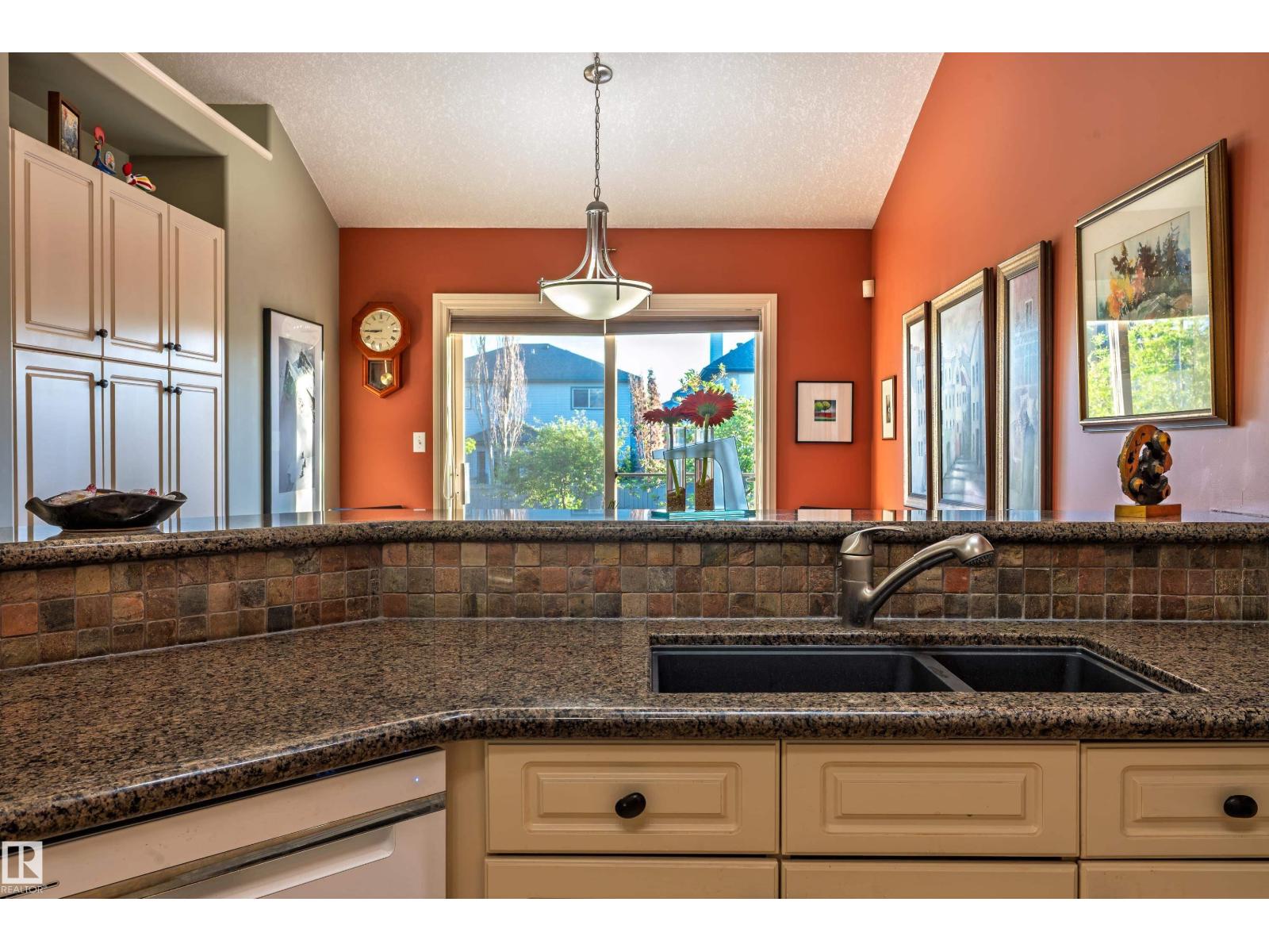 11686 15 AV NW - 12