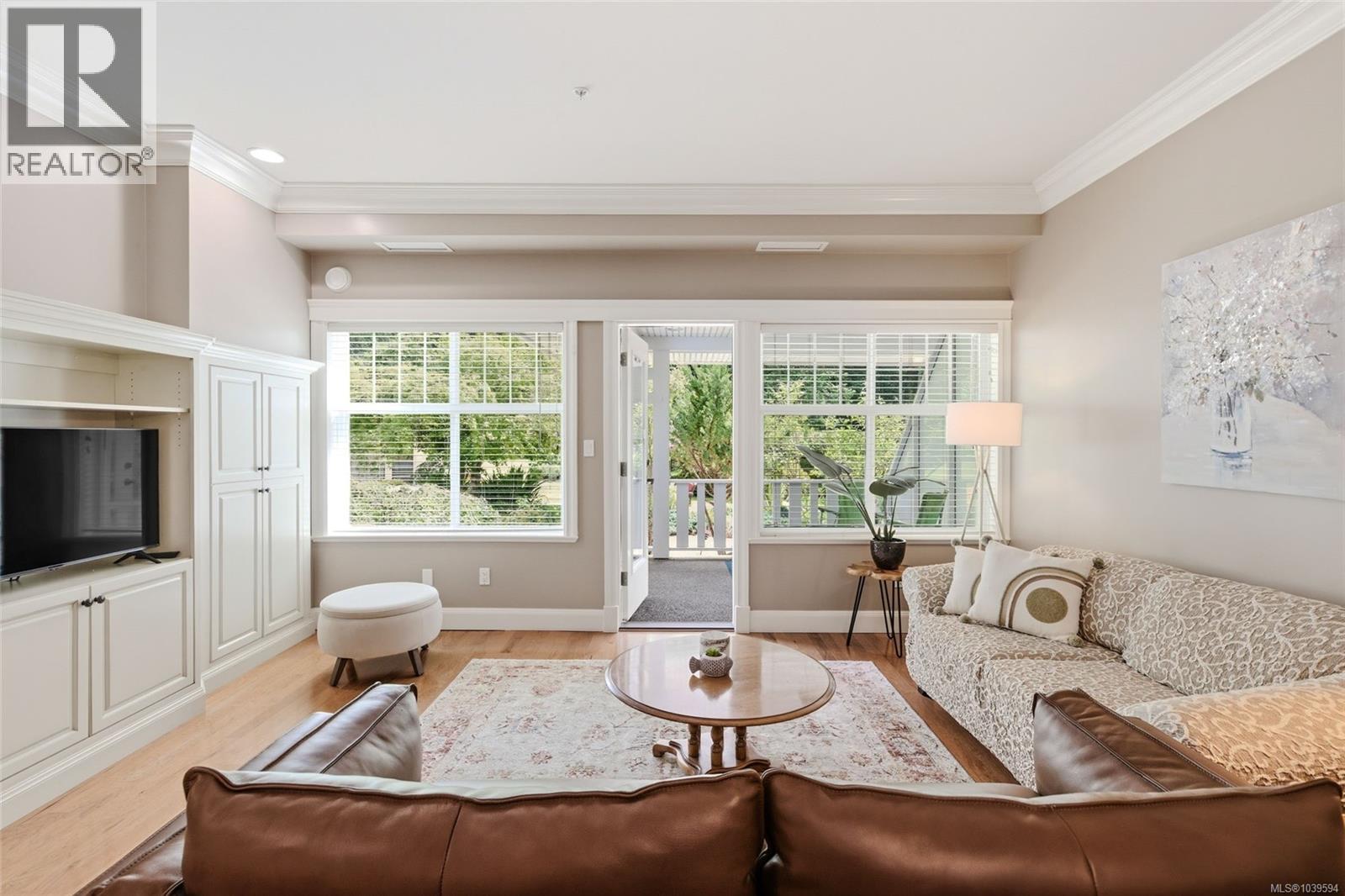 #105 292 Crescent Rd E - 17