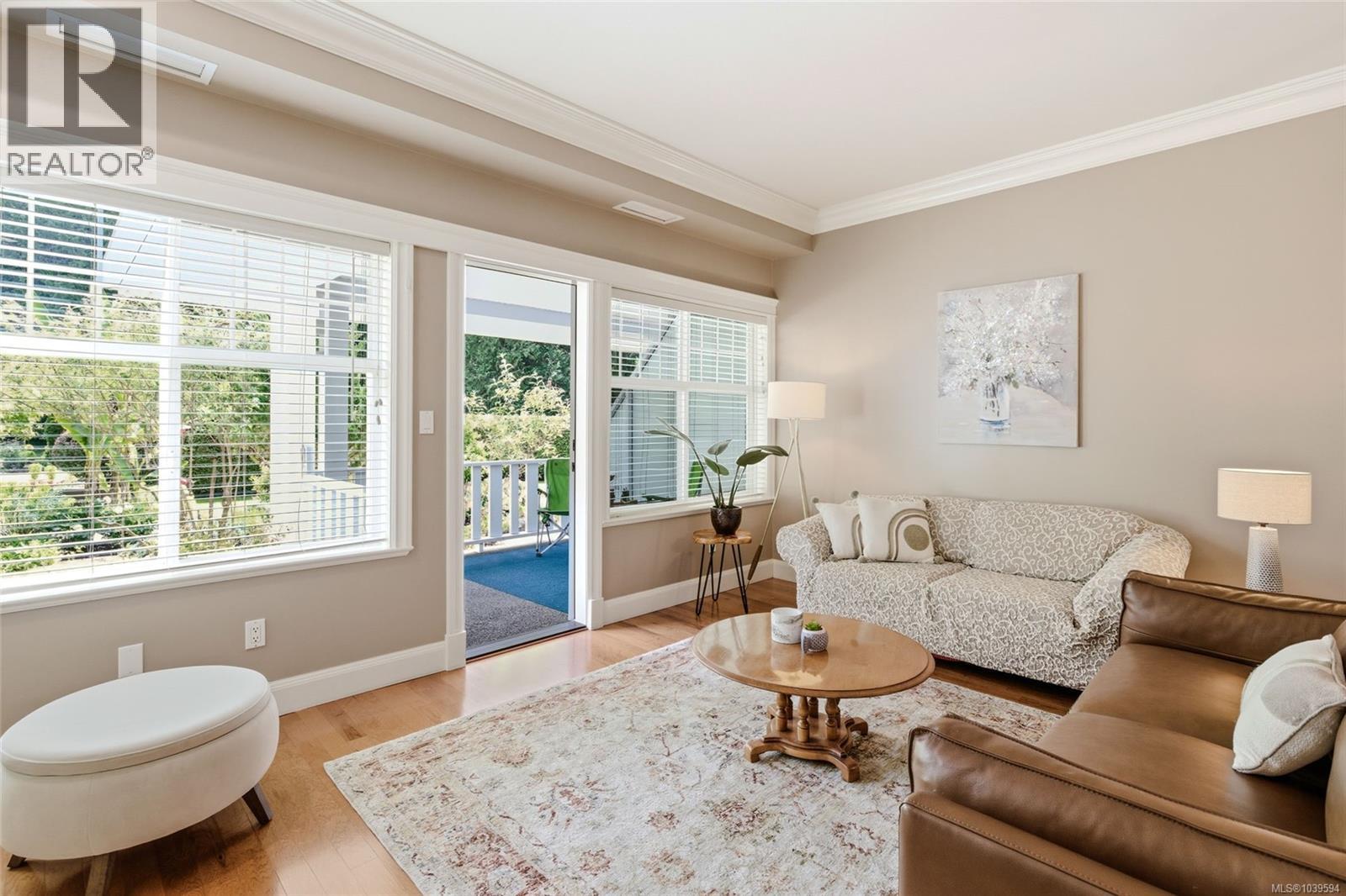 #105 292 Crescent Rd E - 18