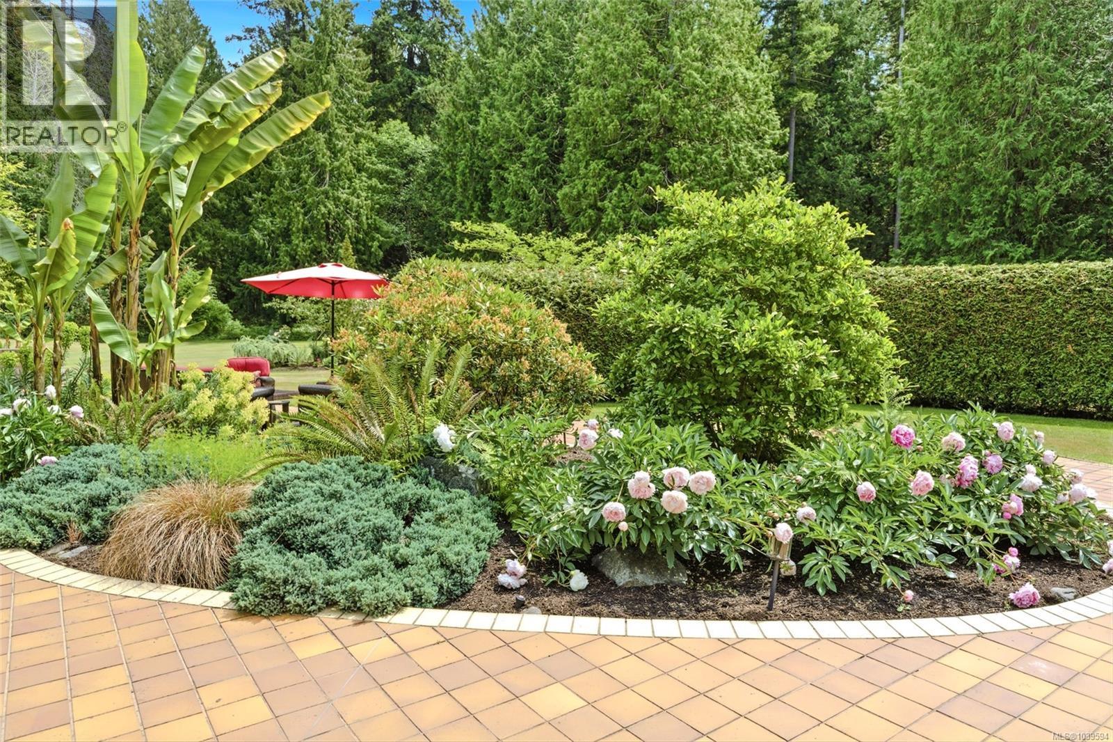 #105 292 Crescent Rd E - 33