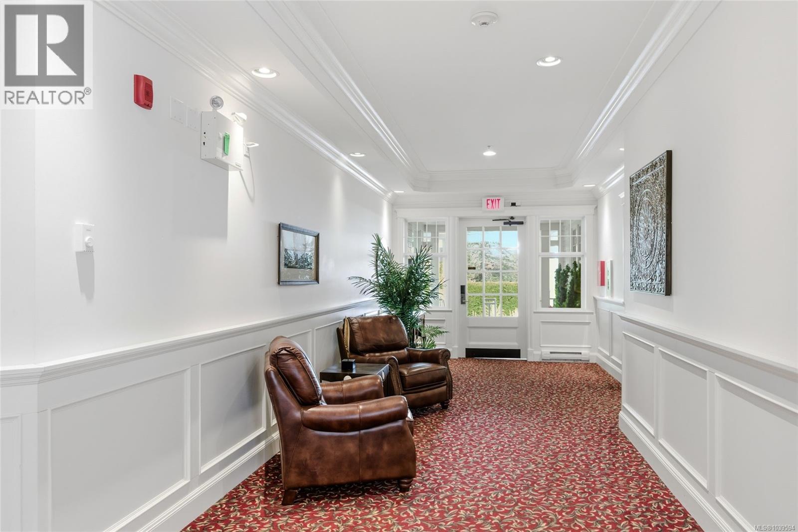 #105 292 Crescent Rd E - 39