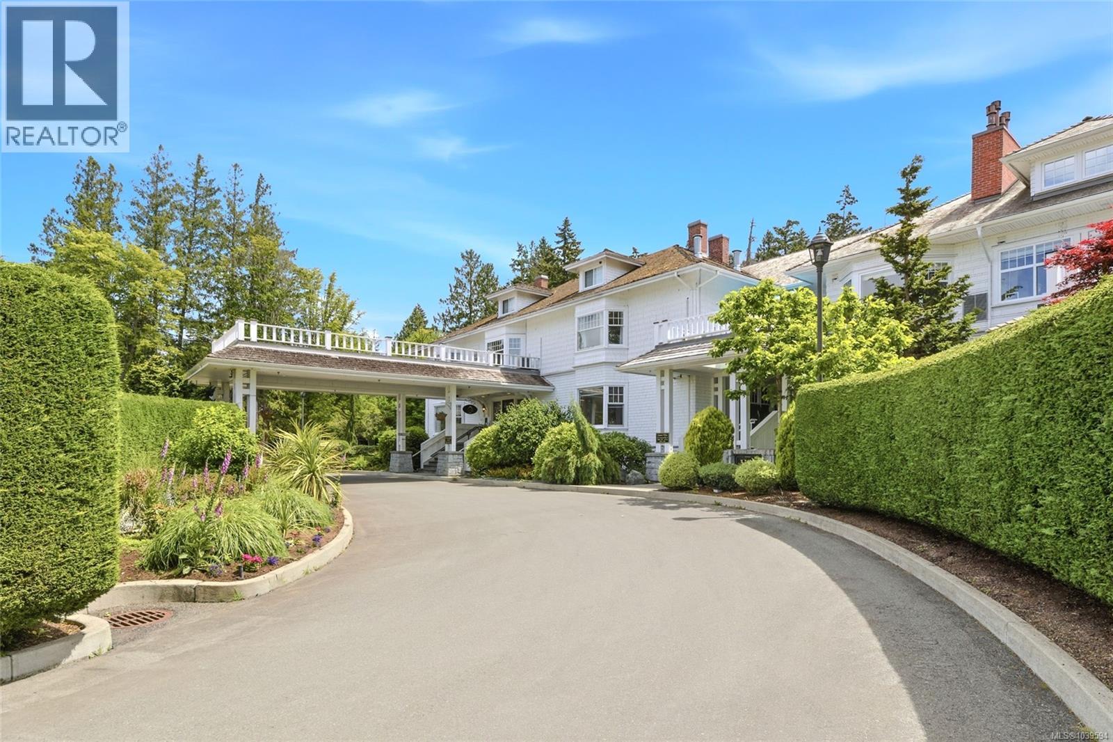 #105 292 Crescent Rd E - 5