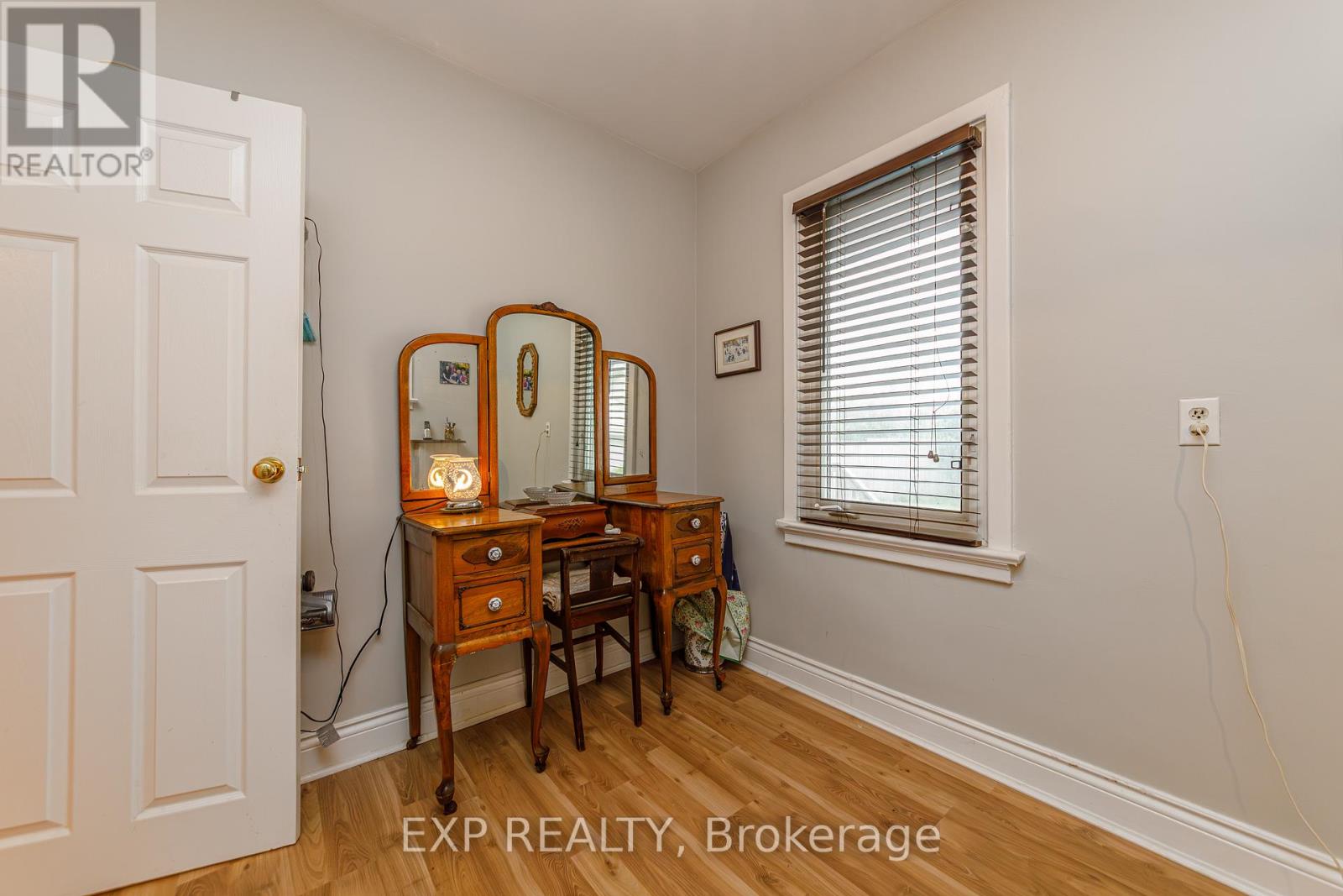 2 Bed, 1 Bath House for Sale in Ottawa – 1357 THAMES STREET, Ottawa – MLS# X13440234 - Image 11