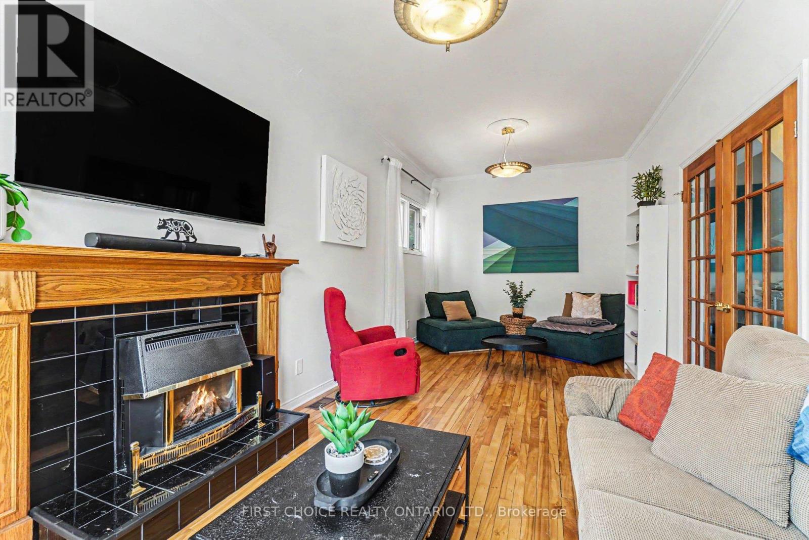 3 Bed, 1 Bath House for Sale in Ottawa – 267 BOOTH STREET, Ottawa – MLS# X13440254 - Image 6