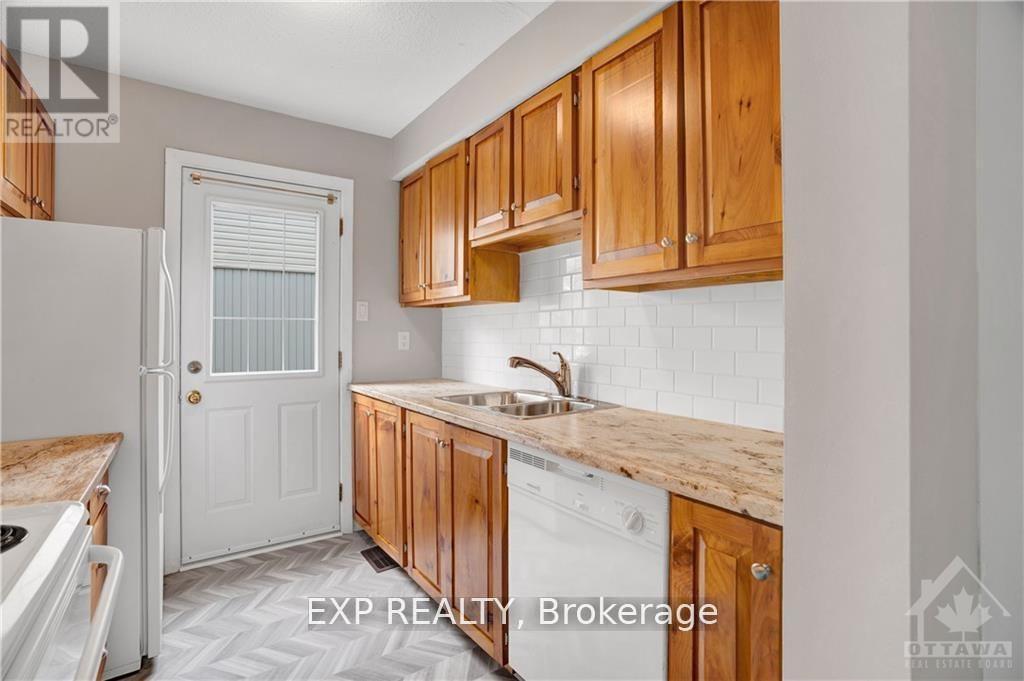 3 Bed, 2 Bath House for Rent in Ottawa – C – 20 FORESTER CRESCENT, Ottawa – MLS# X13440334 - Image 18