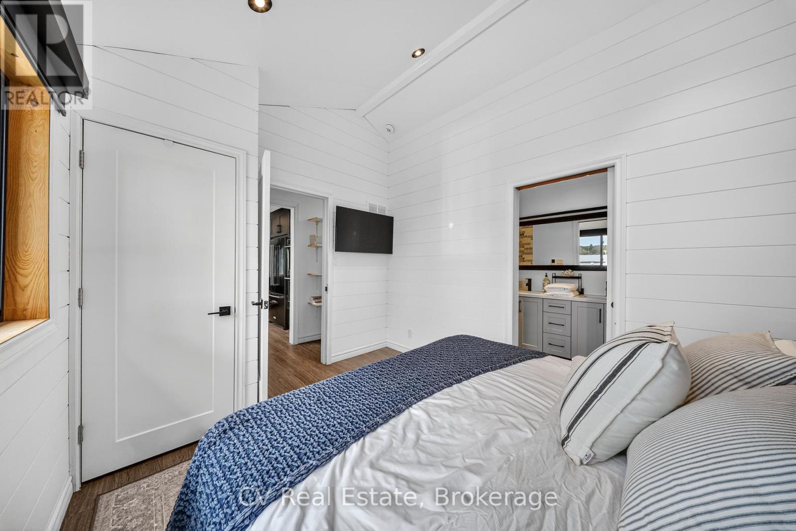 #1 1018 GEORGINA WAY - 24