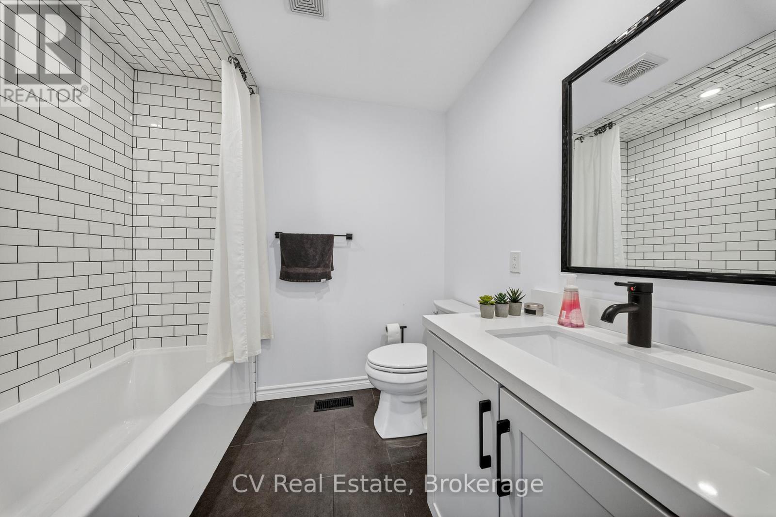 #1 1018 GEORGINA WAY - 33