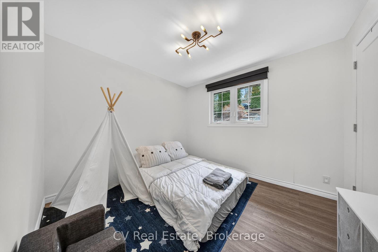 #1 1018 GEORGINA WAY - 35