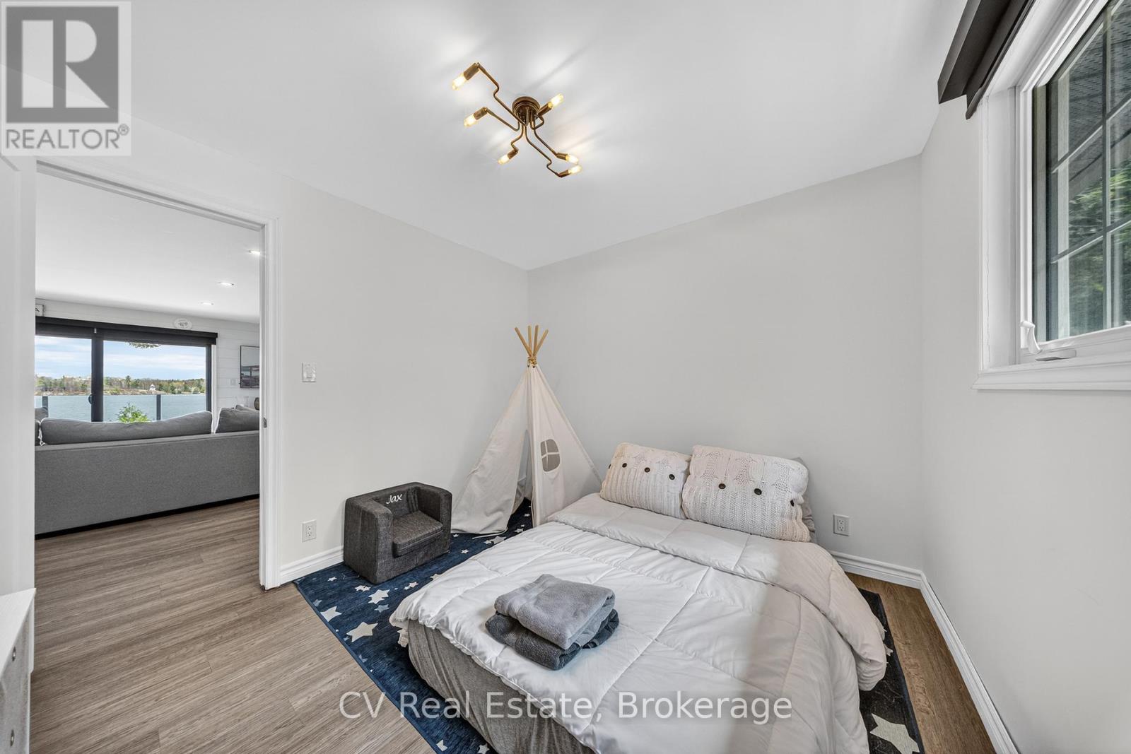 #1 1018 GEORGINA WAY - 34