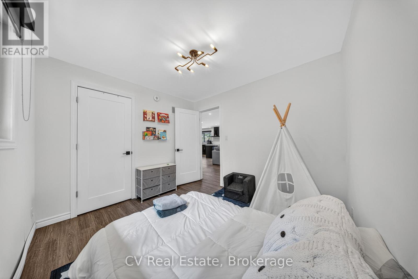 #1 1018 GEORGINA WAY - 36